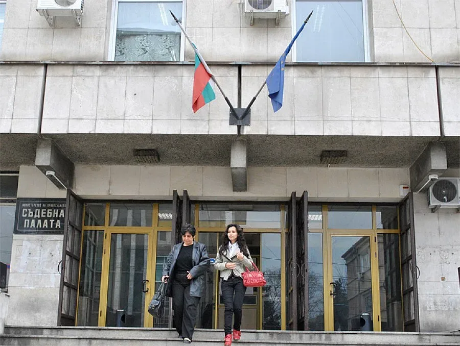 Наш Никалъс Кейдж краде коли за секунди