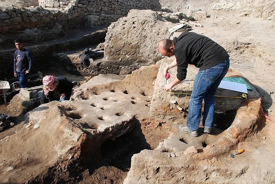 Скок във времето по Виа Понтика