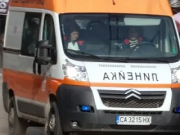 Шофьорка потроши дядо на кръстовище