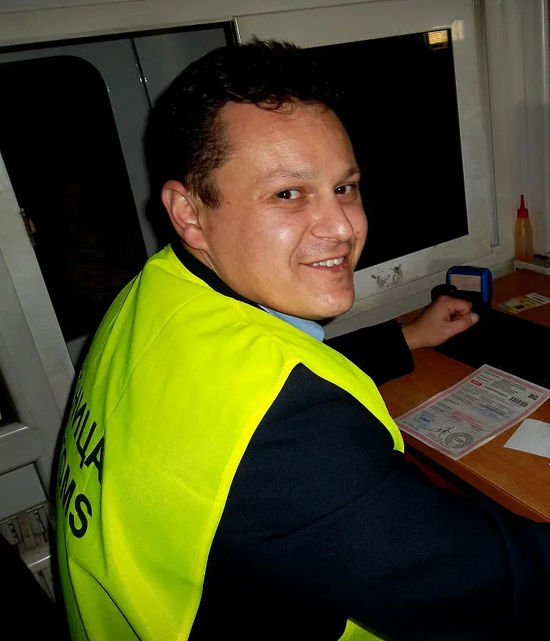 Митничар върна пари, тираджия се просълзи