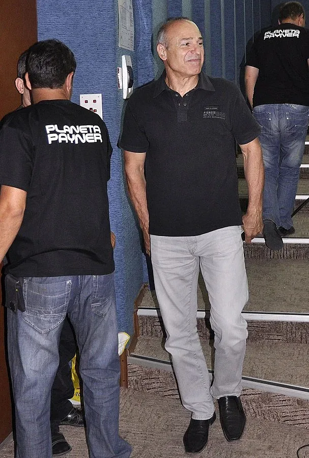 Пайнера готов да хвърли милионите