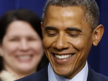 Даряват Бараково с макет на Обама