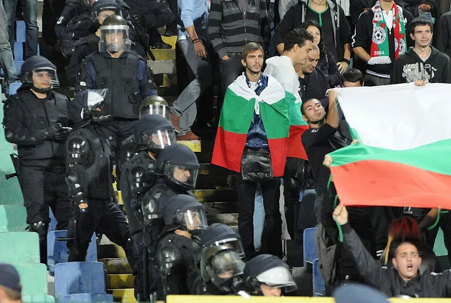 100 лв. билетът за Дания - България