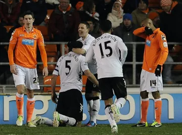 Бербатов на крачка от завръщане на "Олд Трафорд"