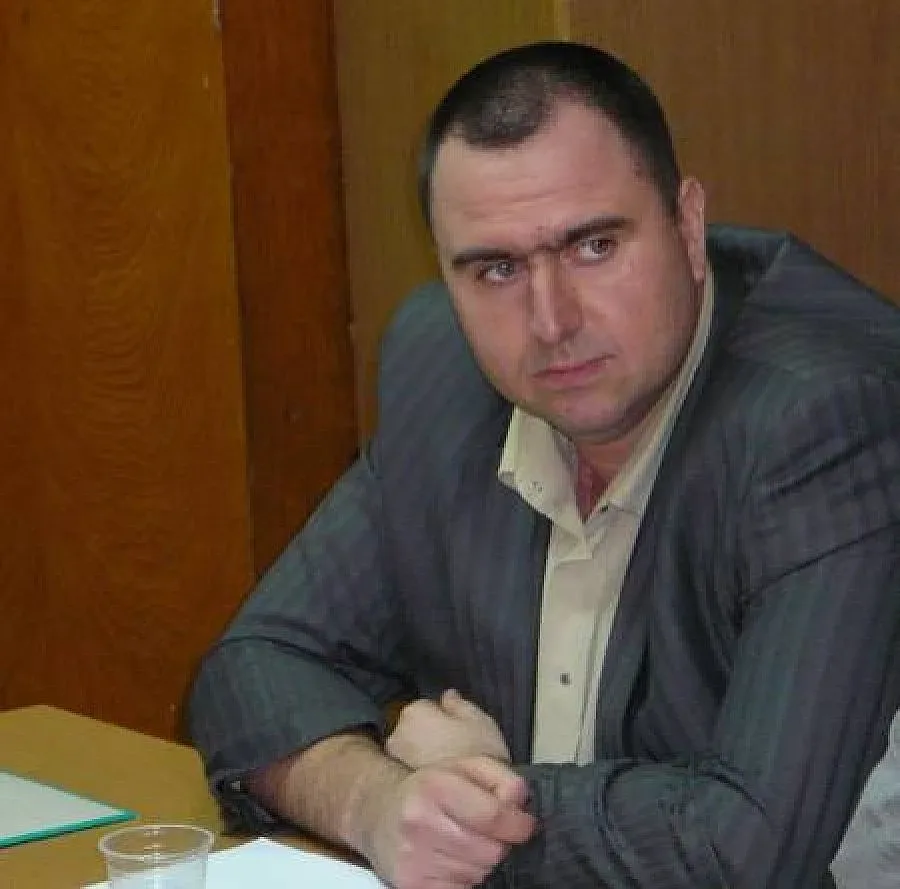 Топнаха екошеф, че кара джип на фирмата от "Дюнигейт"   