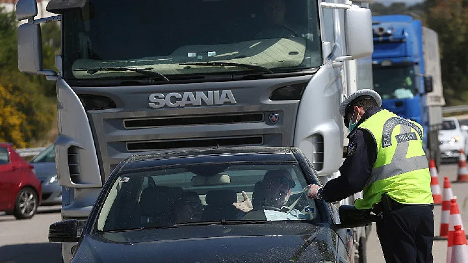 Гърция взе извънредни мерки. Засягат всички шофьори