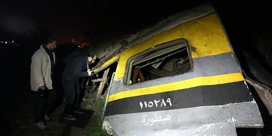 Десетки гинат в дерайлирал влак в Египет