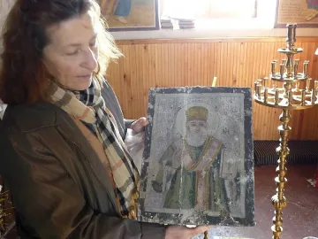 Трима Николаевци спасяват икона на Чудотвореца