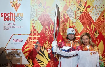Факелът за Сочи'2014 като перо от жар птица