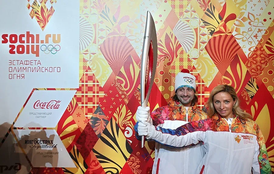 Факелът за Сочи'2014 като перо от жар птица