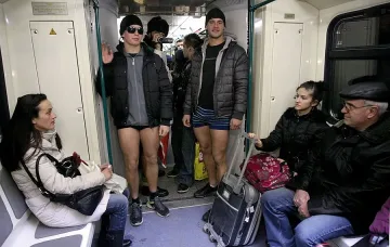 Без панталони в метрото