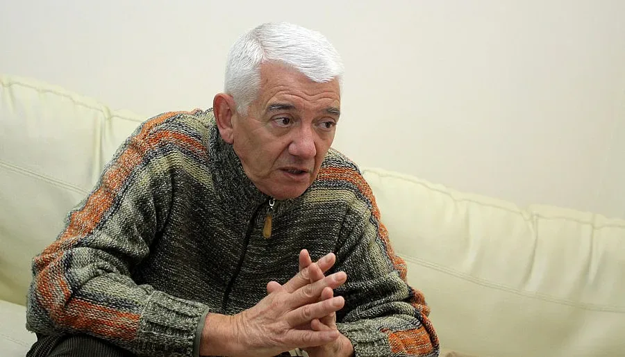 Йовков мъкнел куфар с книги на фронта