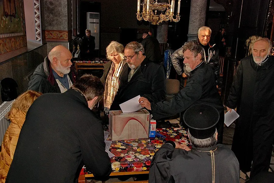 Операция попречи на свещеник да гласува