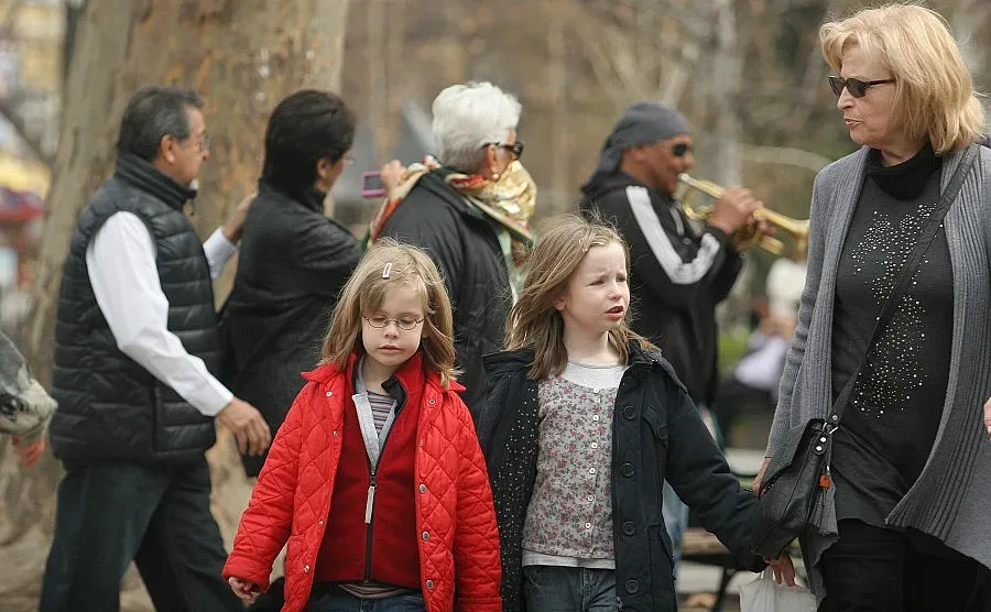 Сваляме шапките 