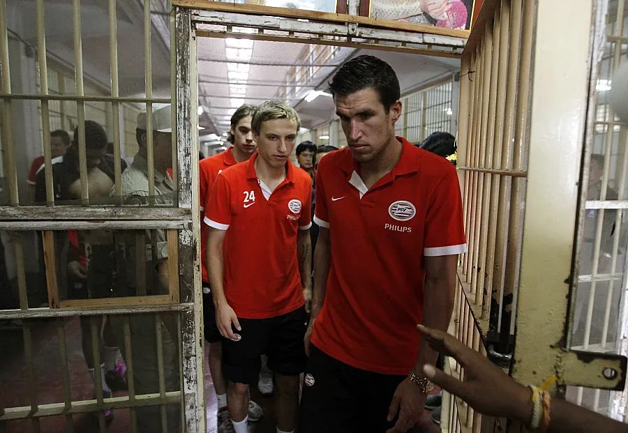 Манолев влезе в тайландски затвор