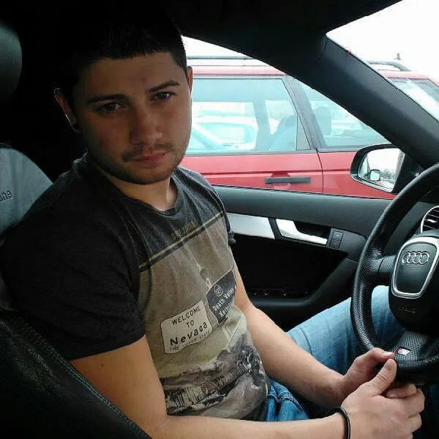 Банка "дари" студент с пари, той ги върна