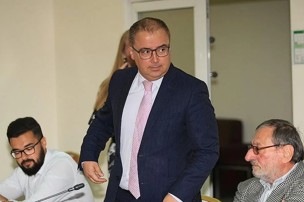 Рокада на върха! Парламентът махна много важен началник