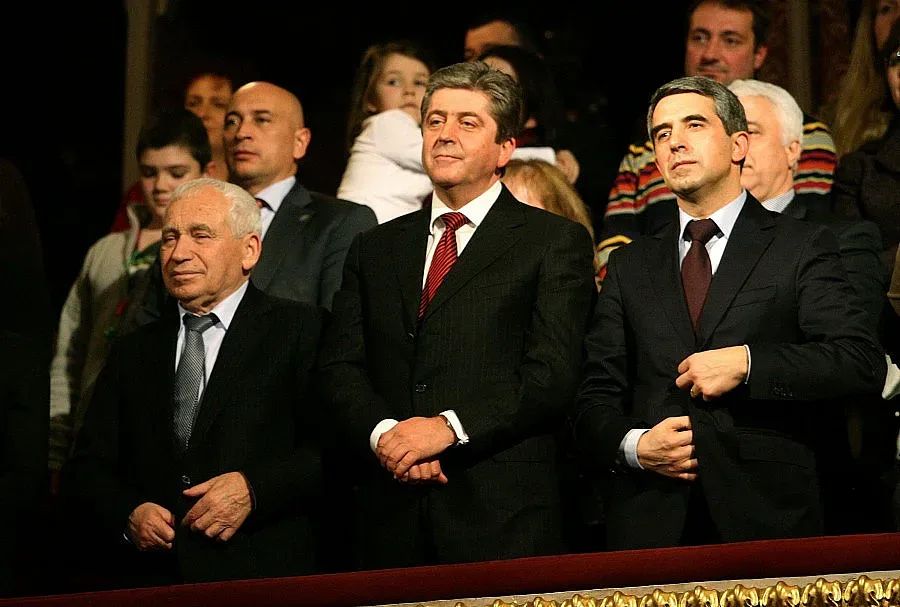 Първанов вещае нова тройна коалиция