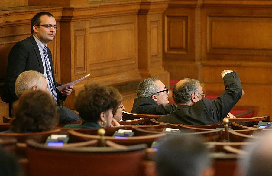 Депутати викат Найденов заради дюните