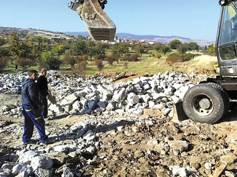 Земеделци барикадират Места