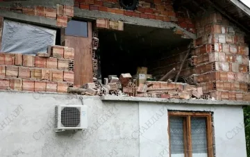 Прибраха 17 семейства от руините в Перник