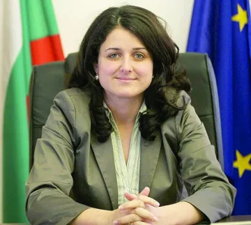 Зам.-министър Боянова уличена в нарушения