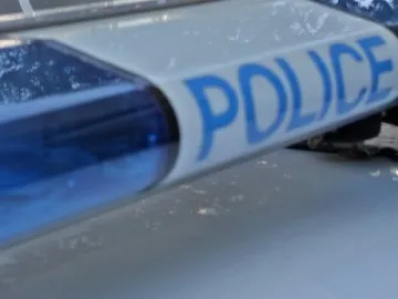 Обраха заложна къща през дупка в стената