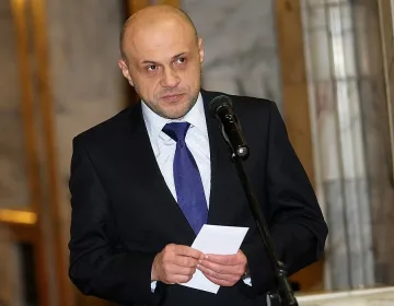 Хакери лепнаха вирус на министър   
