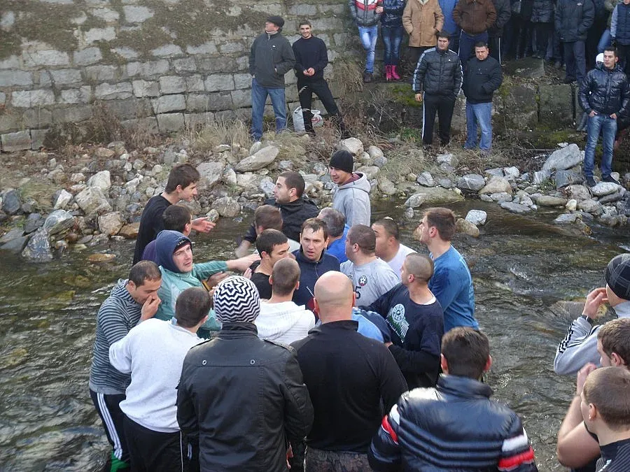 Целуваш кръста, плащаш такса   