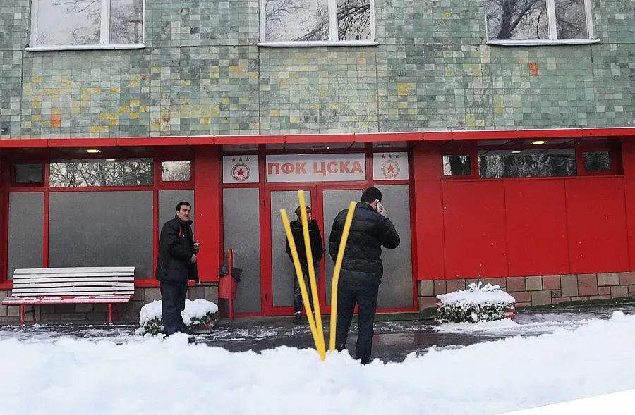 Свещи за "Титан" вместо Ивановден