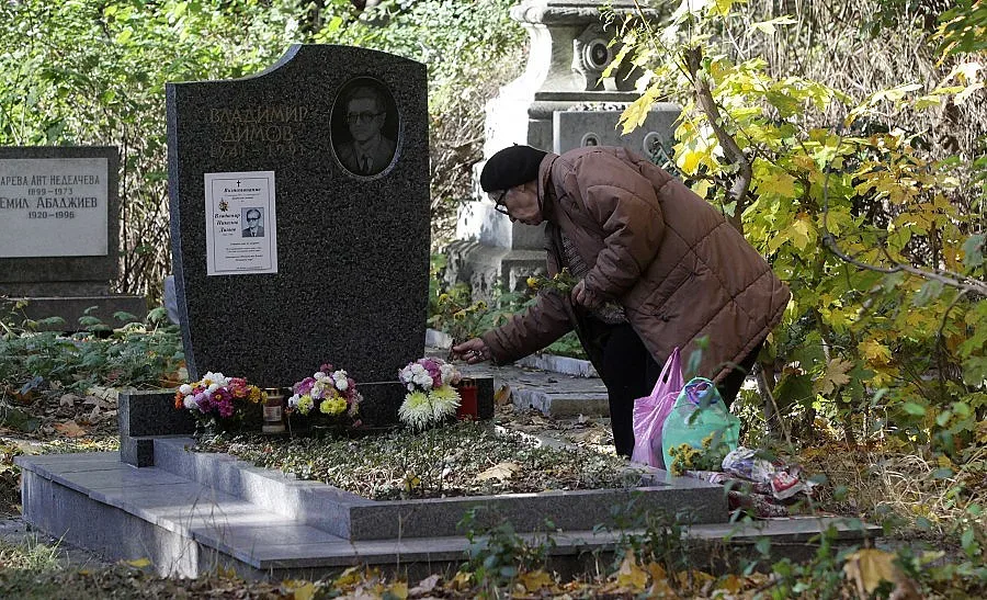 ГЕРБ връща мавзолеите