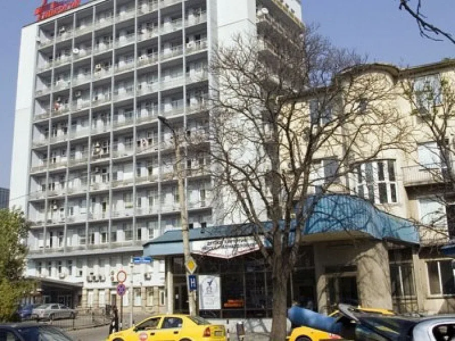 В Пирогов се борят за живота на ловец   