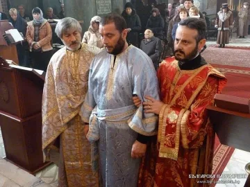 Ерхан стана дякон заради жена