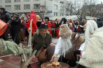 С гръм на кораба "Радецки" кукери прогониха злото