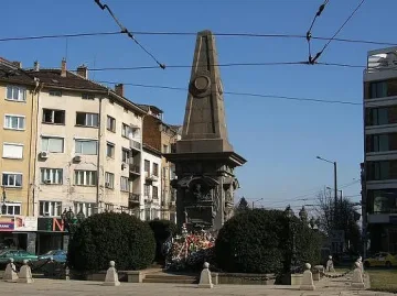 Ремонтират и Паметника на Левски   