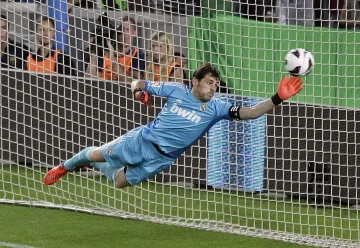 Касиляс пак е най-добър вратар в света