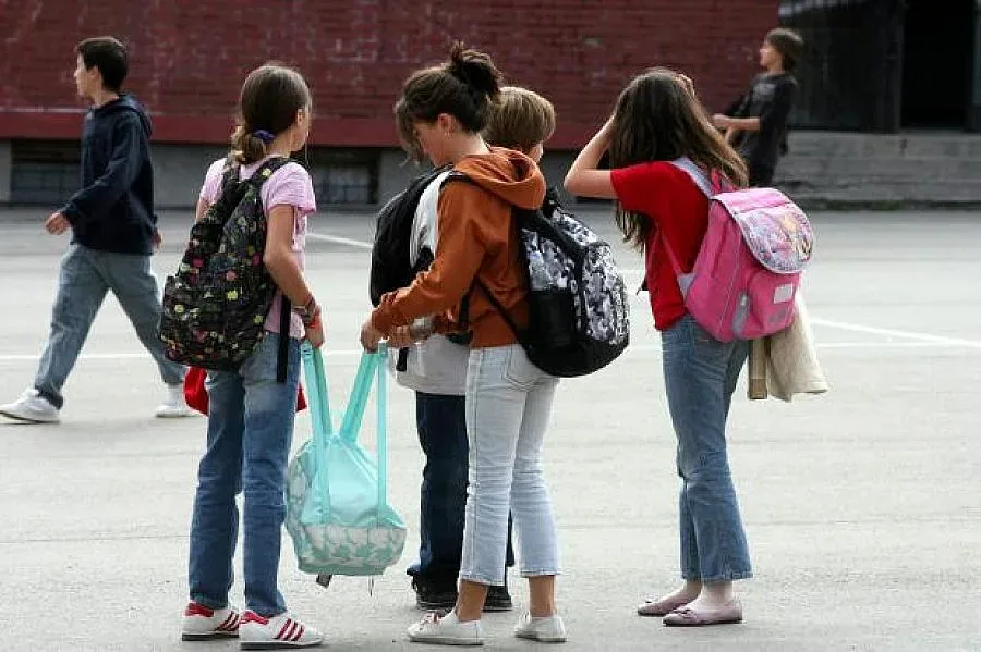 Мерят краснописа с "Орел и охлюв"