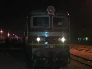 300 пътници в капан на релсите