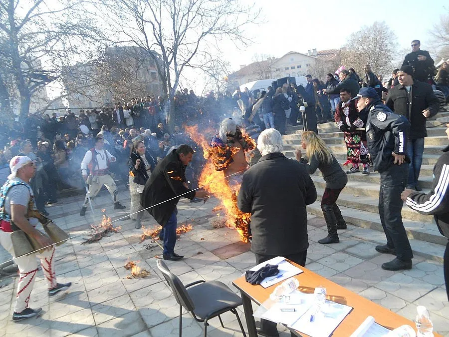 Кукерите: Факла, не фас ни подпали