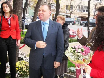 Заместничка на Найденов подписала за дюните