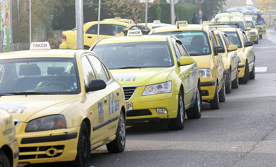 Таксиджия инсценира грабеж