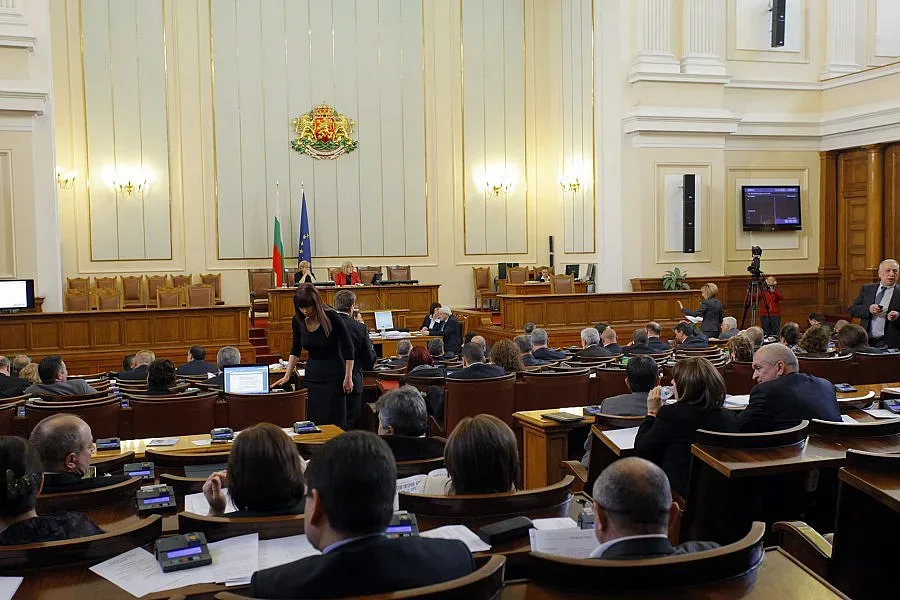 Депутатите с 620 неизвинени отсъствия