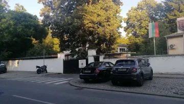 Пред погледа на полицаи! Вцепеняващи подробности за 6-годишното дете, застреляло баща си