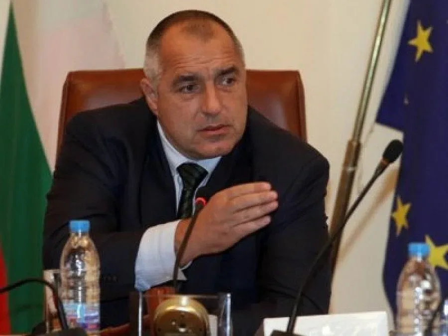 Бойко спря строеж върху дюни
