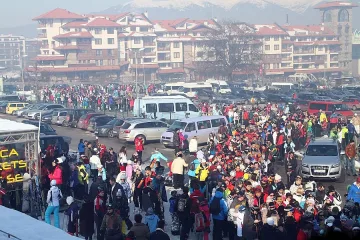 Невиждани опашки пред кабинките в Банско