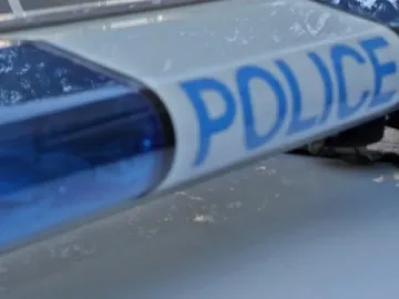 Роми налагат семейство с дете в магазин