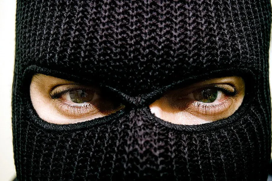 Маскирани обраха депо за отпадъци