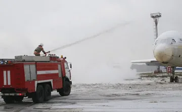 Пътнически самолет се запали (обновена)