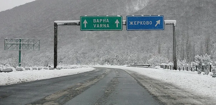 Студ и сняг в страната