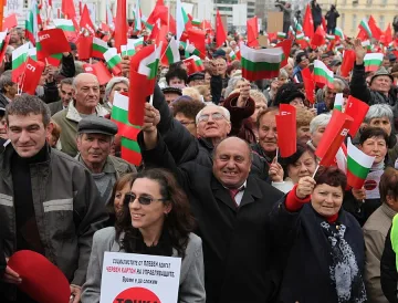 Бум на партийци в ГЕРБ и БСП   